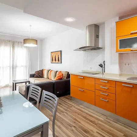 아파트 Flatguest Almansa * 3bdr * Parking * Wifi *
